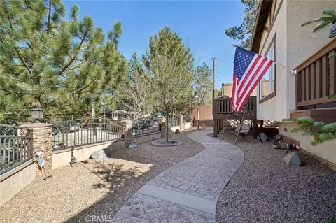 Exterior - 5319 Desert Vw, Wrightwood, CA 92397 photo 6 of 21