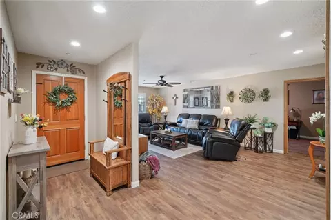Entry Way - 5319 Desert Vw, Wrightwood, CA 92397 photo 1 of 4