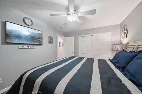 Bedroom - 5319 Desert Vw, Wrightwood, CA 92397 photo 2 of 5