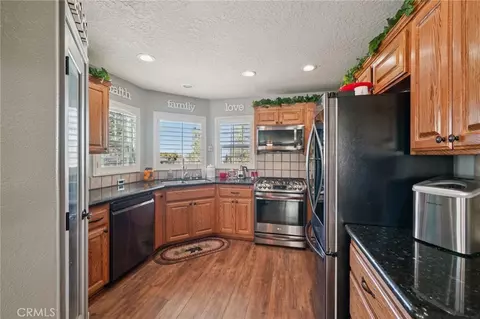 Kitchen - 5319 Desert Vw, Wrightwood, CA 92397 photo 1 of 2