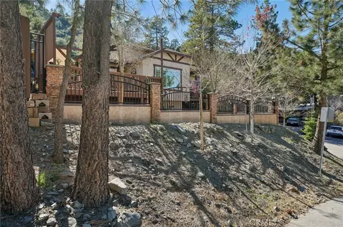 Exterior - 5319 Desert Vw, Wrightwood, CA 92397 photo 4 of 21