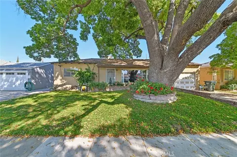 Exterior - 13944 Brightwell Ave, Paramount, CA 90723 photo 2 of 7
