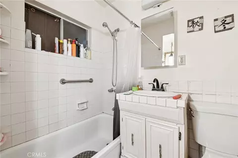 Bath - 13944 Brightwell Ave, Paramount, CA 90723 photo 5 of 6