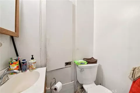 Bath - 13944 Brightwell Ave, Paramount, CA 90723 photo 1 of 6