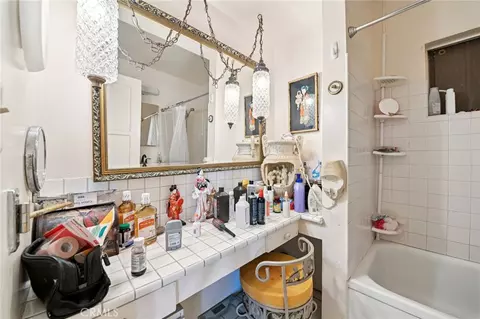 Bath - 13944 Brightwell Ave, Paramount, CA 90723 photo 6 of 6