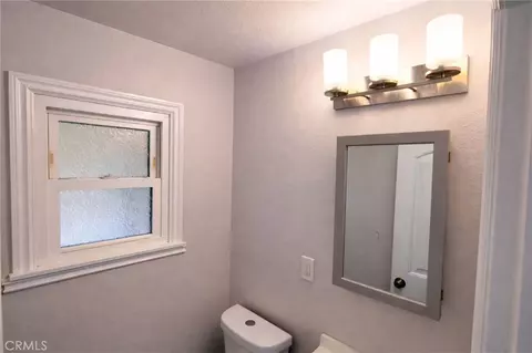 Bath - 1429 Berkeley Dr, Redlands, CA 92374 photo 3 of 4
