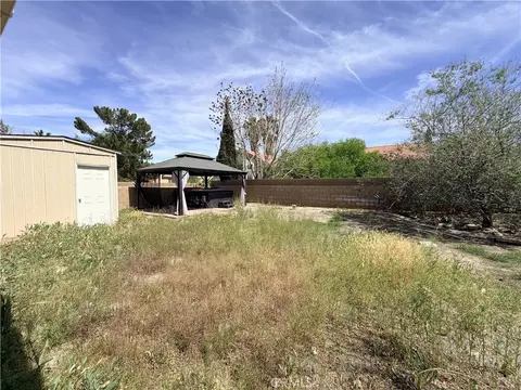 Exterior - 43922 Fallon Dr, Lancaster, CA 93535 photo 4 of 8