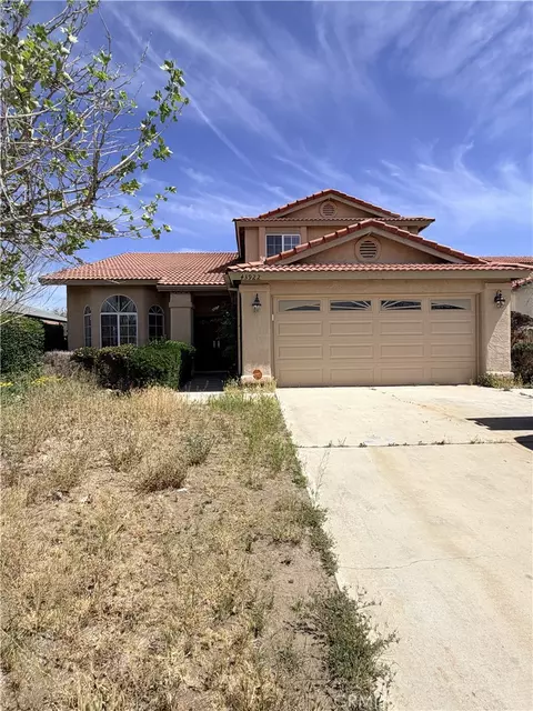 Exterior - 43922 Fallon Dr, Lancaster, CA 93535 photo 2 of 8