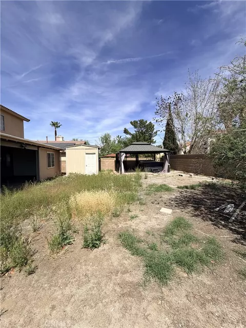 Exterior - 43922 Fallon Dr, Lancaster, CA 93535 photo 7 of 8
