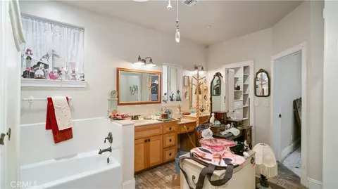 Bath - 22070 Big Oak Rd, Cedarpines Park, CA 92322 photo 2 of 6