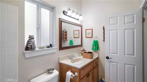 Bath - 22070 Big Oak Rd, Cedarpines Park, CA 92322 photo 5 of 6