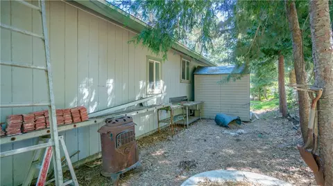 Exterior - 22070 Big Oak Rd, Cedarpines Park, CA 92322 photo 8 of 15