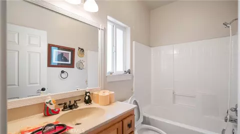 Bath - 22070 Big Oak Rd, Cedarpines Park, CA 92322 photo 3 of 6