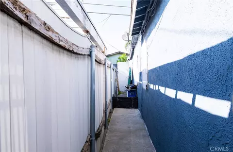 Entry Way - 2121 E Shauer, Compton, CA 90222 photo 1 of 1