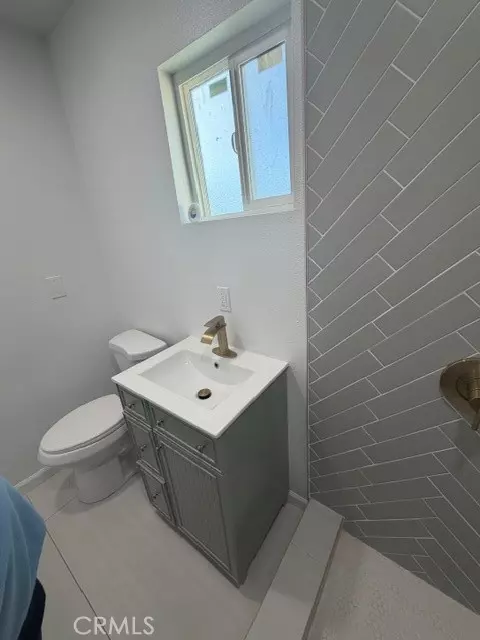 Bath - 1523 E 126th St, Compton, CA 90222 photo 1 of 3