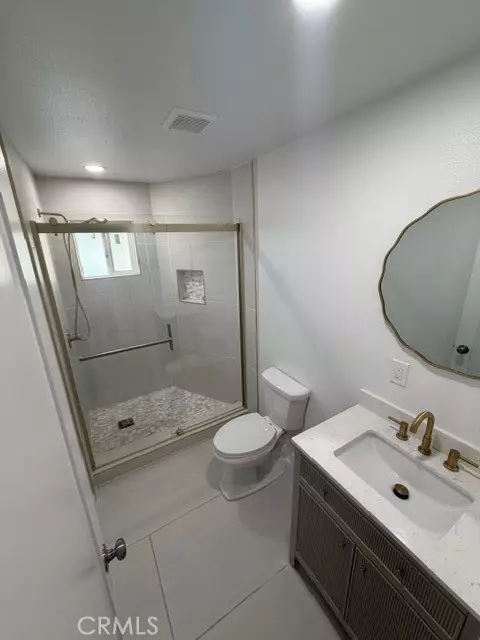 Bath - 1523 E 126th St, Compton, CA 90222 photo 2 of 3