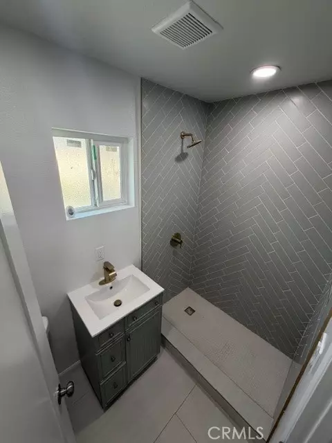 Bath - 1523 E 126th St, Compton, CA 90222 photo 3 of 3