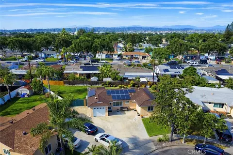 605 Juniper Ave, Fullerton, CA 92833 photo 2