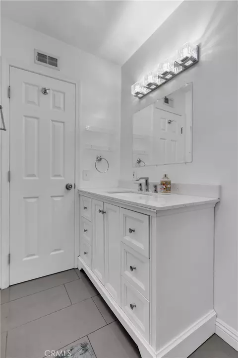 Bath - 1324 E Turmont, Carson, CA 90746 photo 5 of 8