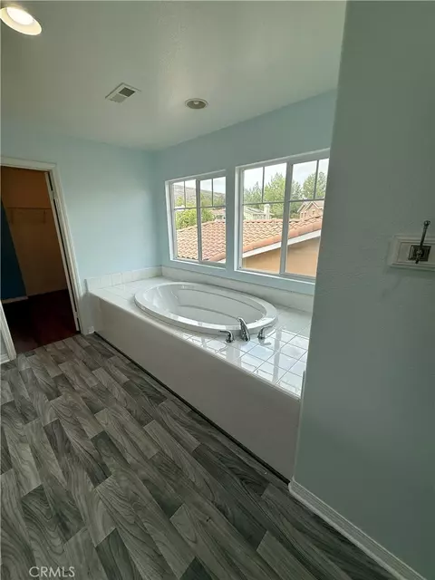 Bath - 30967 Sanjay Ct, Temecula, CA 92591 photo 2 of 5