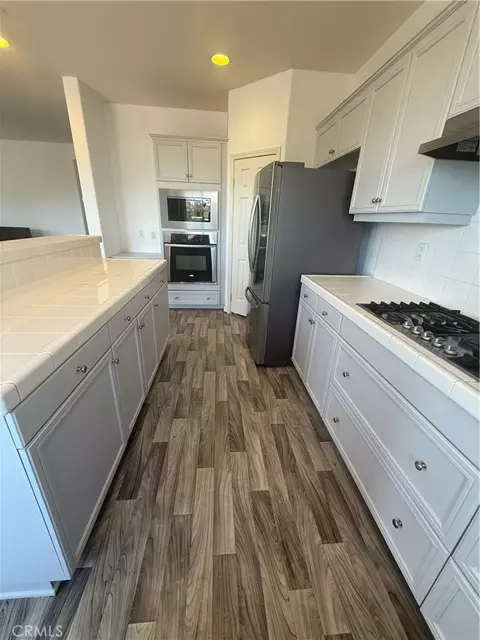 Kitchen - 30967 Sanjay Ct, Temecula, CA 92591 photo 4 of 5