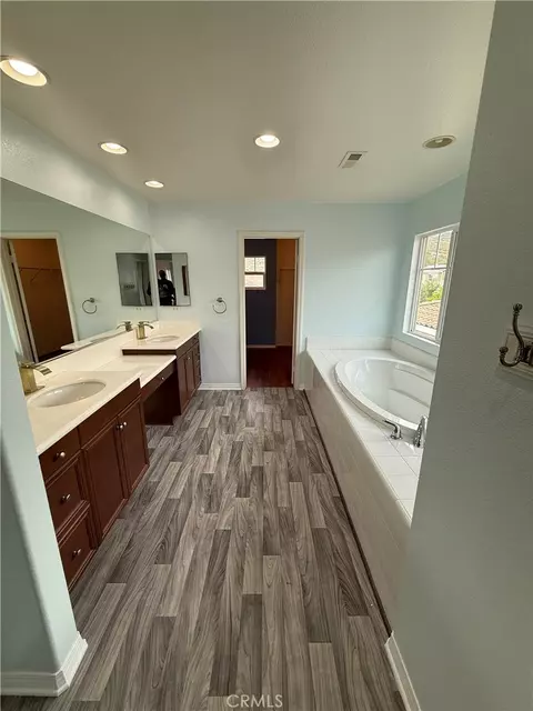 Bath - 30967 Sanjay Ct, Temecula, CA 92591 photo 1 of 5