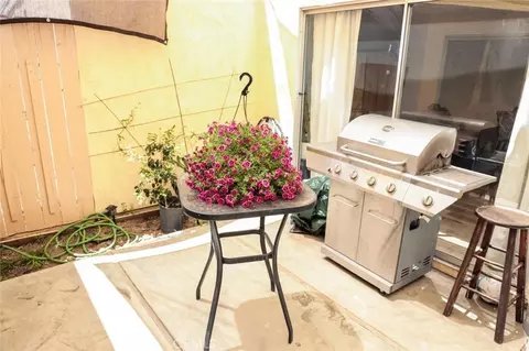 Exterior - 43618 Stanridge Ave, Lancaster, CA 93535 photo 5 of 6