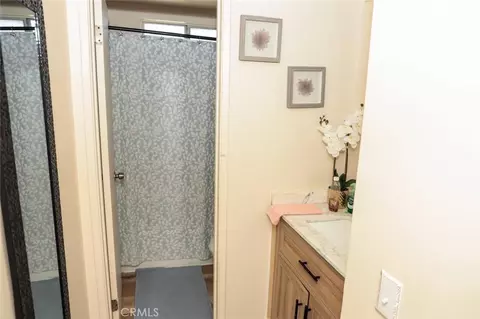 Bath - 43618 Stanridge Ave, Lancaster, CA 93535 photo 2 of 4