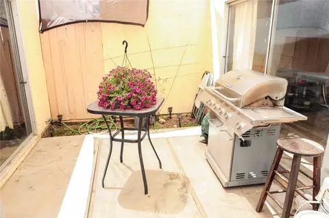 Exterior - 43618 Stanridge Ave, Lancaster, CA 93535 photo 6 of 6