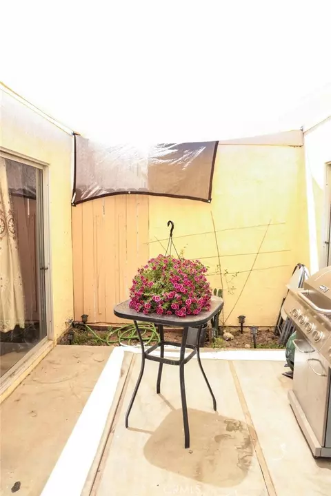 Exterior - 43618 Stanridge Ave, Lancaster, CA 93535 photo 3 of 6