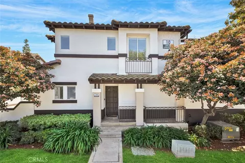 2390 Sunningdale Dr, Tustin, CA 92782