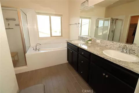 Bath - 2482 Valdes Dr, Merced, CA 95340 photo 1 of 2