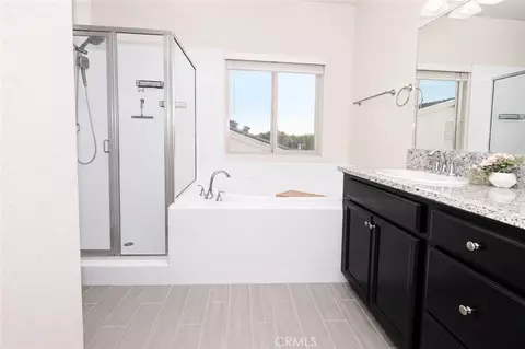 Bath - 2482 Valdes Dr, Merced, CA 95340 photo 1 of 4