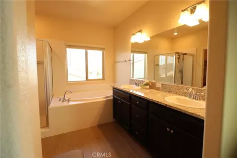 Bath - 2482 Valdes Dr, Merced, CA 95340 photo 2 of 2