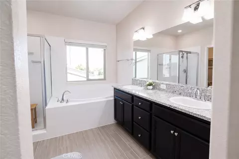 Bath - 2482 Valdes Dr, Merced, CA 95340 photo 4 of 4