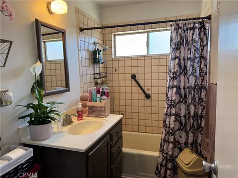 Bath - 4356 Snowberry, Riverside, CA 92504 photo 1 of 2