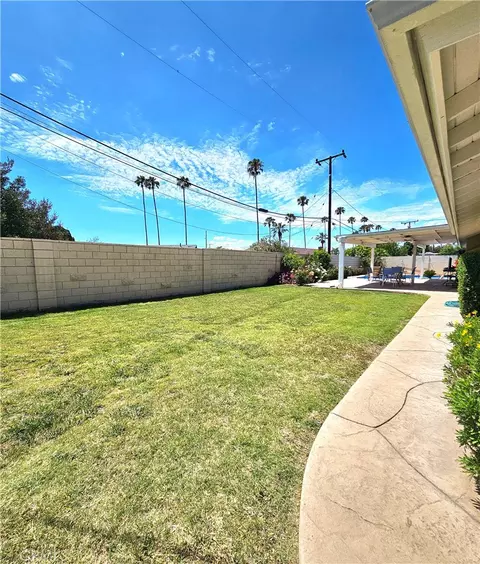 Exterior - 2092 Cutler St, Simi Valley, CA 93065 photo 19 of 25