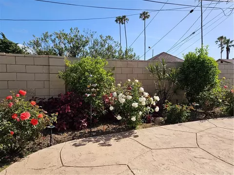 Exterior - 2092 Cutler St, Simi Valley, CA 93065 photo 5 of 25