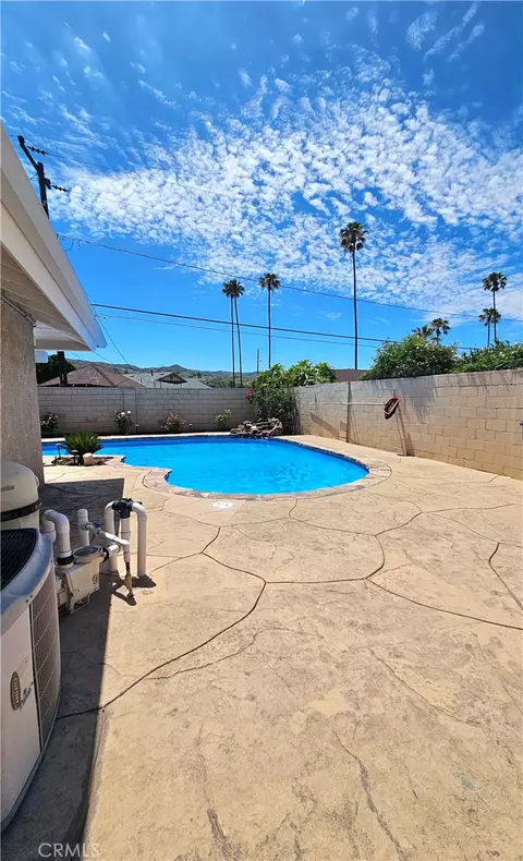 Exterior - 2092 Cutler St, Simi Valley, CA 93065 photo 16 of 25