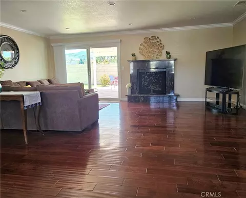 Living - 2092 Cutler St, Simi Valley, CA 93065 photo 2 of 3