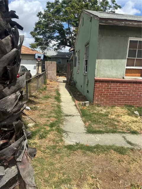 560 W Cornell, Rialto, CA 92376 photo 2