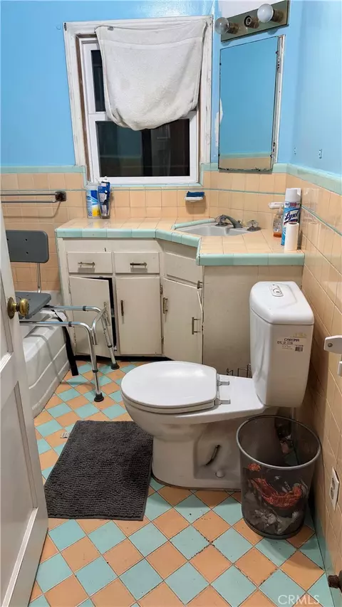 Bath - 4361 E 56th, Maywood, CA 90270 photo 1 of 2