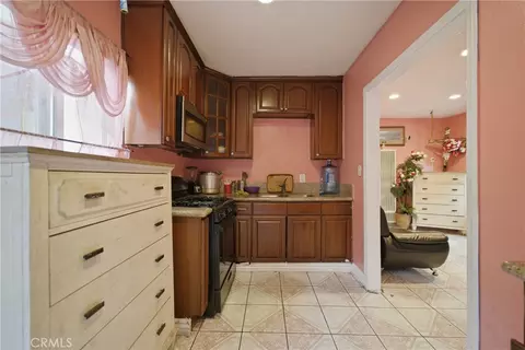Entry Way - 2141 E Oris St, Compton, CA 90222 photo 7 of 8