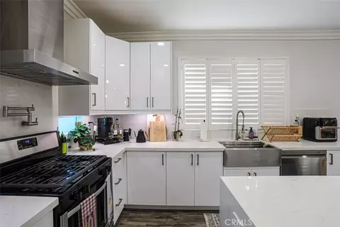 Kitchen - 4696 Parkscape, Riverside, CA 92505 photo 4 of 6