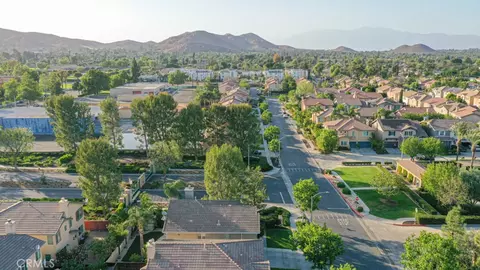 View/Area - 4696 Parkscape, Riverside, CA 92505 photo 4 of 8
