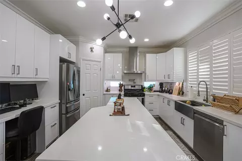 Kitchen - 4696 Parkscape, Riverside, CA 92505 photo 2 of 6