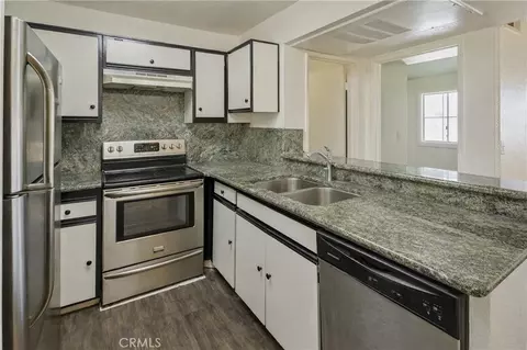 Kitchen - 15000 Downey #337, Paramount, CA 90723 photo 2 of 3