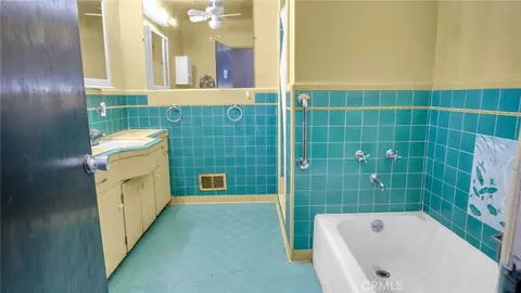 Bath - 8331 Jackson, Paramount, CA 90723 photo 2 of 4