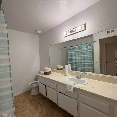 Bath - 44117 Sancroft Ave E, Lancaster, CA 93535 photo 4 of 4