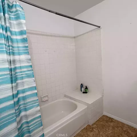 Bath - 44117 Sancroft Ave E, Lancaster, CA 93535 photo 3 of 4